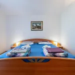 3 Bedroom Awesome In Сasa de vacaciones Vrsi