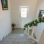 3 Bedroom Awesome In 브르시
