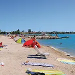3 Bedroom Awesome In Сasa de vacaciones Vrsi