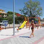 3 Bedroom Awesome In *