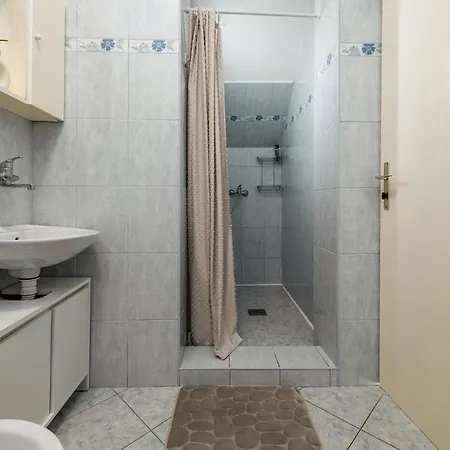 3 Bedroom Awesome In *