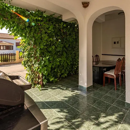 Ferienhaus 3 Bedroom Awesome In Vrsi