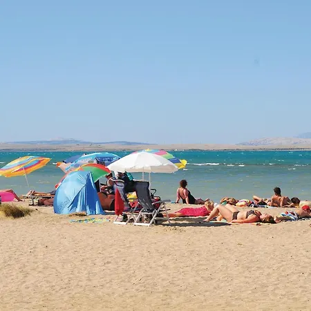 Дом отдыха 3 Bedroom Awesome In Врси