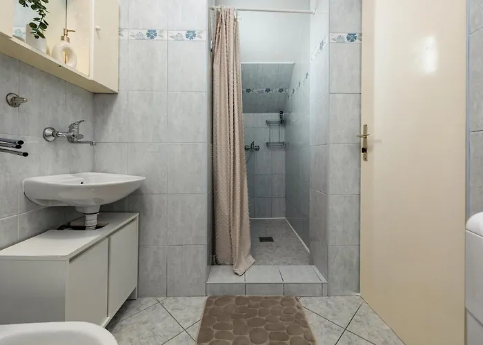 3 Bedroom Awesome In *