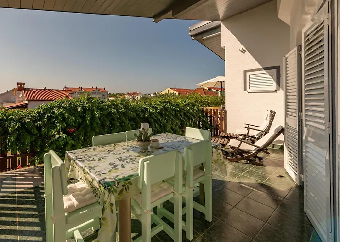 3 Bedroom Awesome In *