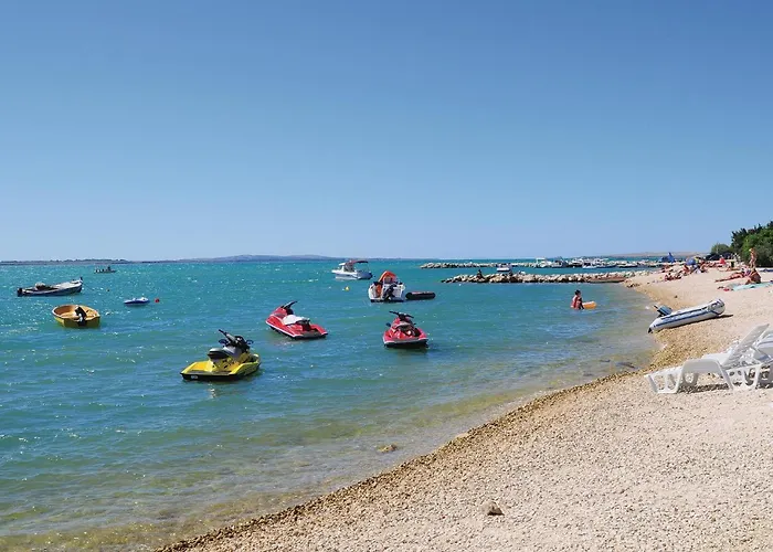 3 Bedroom Awesome In Prázdninový dům Vrsi